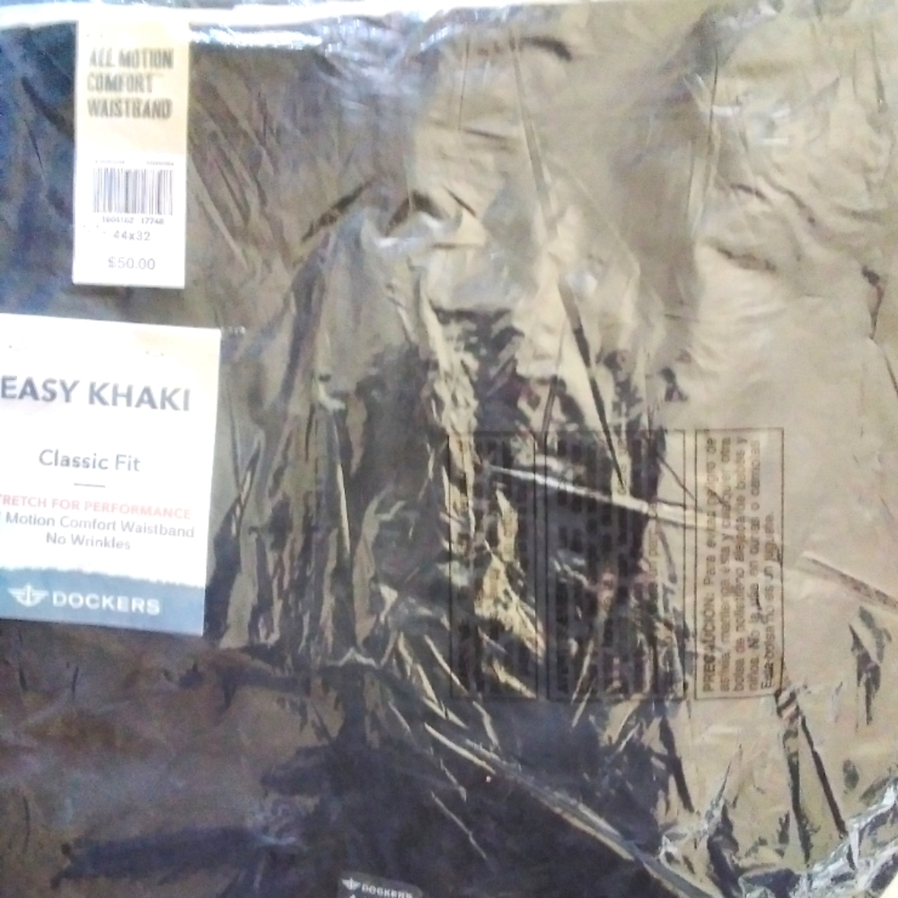 Mens Khakis Signature Classic Fit